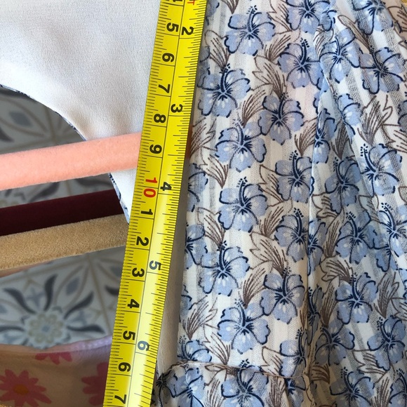 NWT Light spring blue floral dress. Great for Spring Break or Graduation - Picture 7 of 9